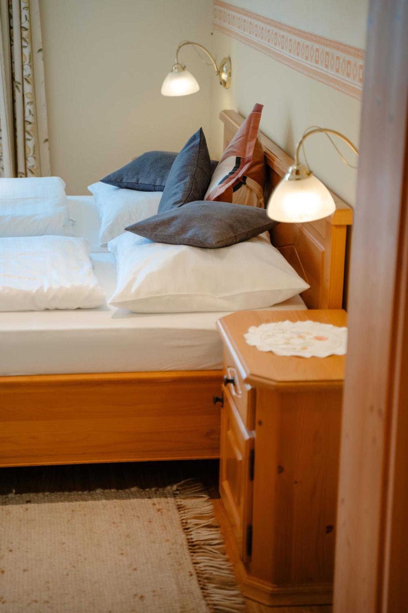 Ertlschweigerhaus Pension - Appartements - Zimmer Donnersbach Eksteriør bilde