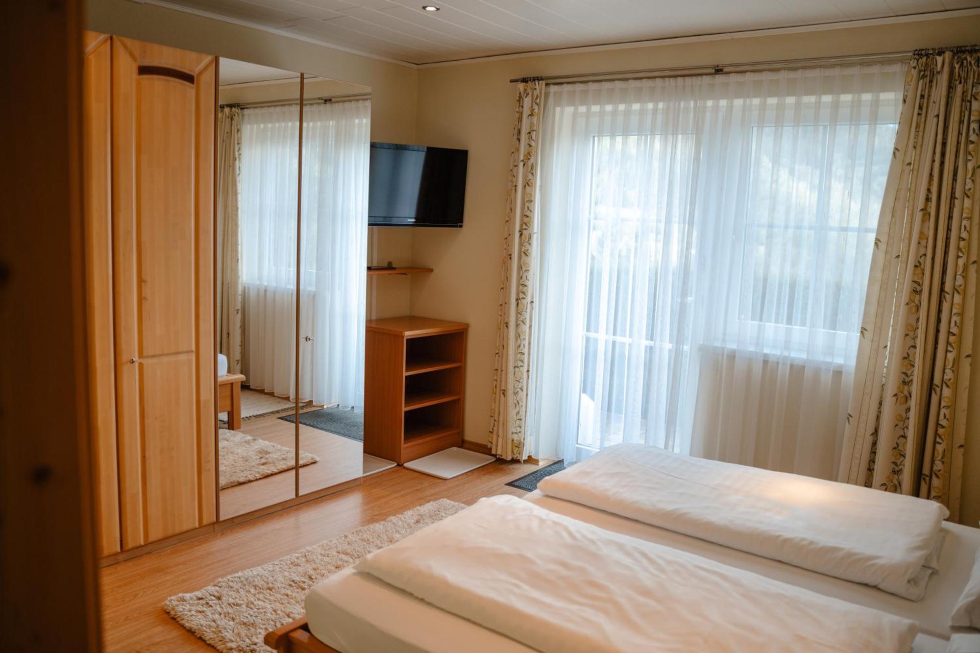 Ertlschweigerhaus Pension - Appartements - Zimmer Donnersbach Eksteriør bilde