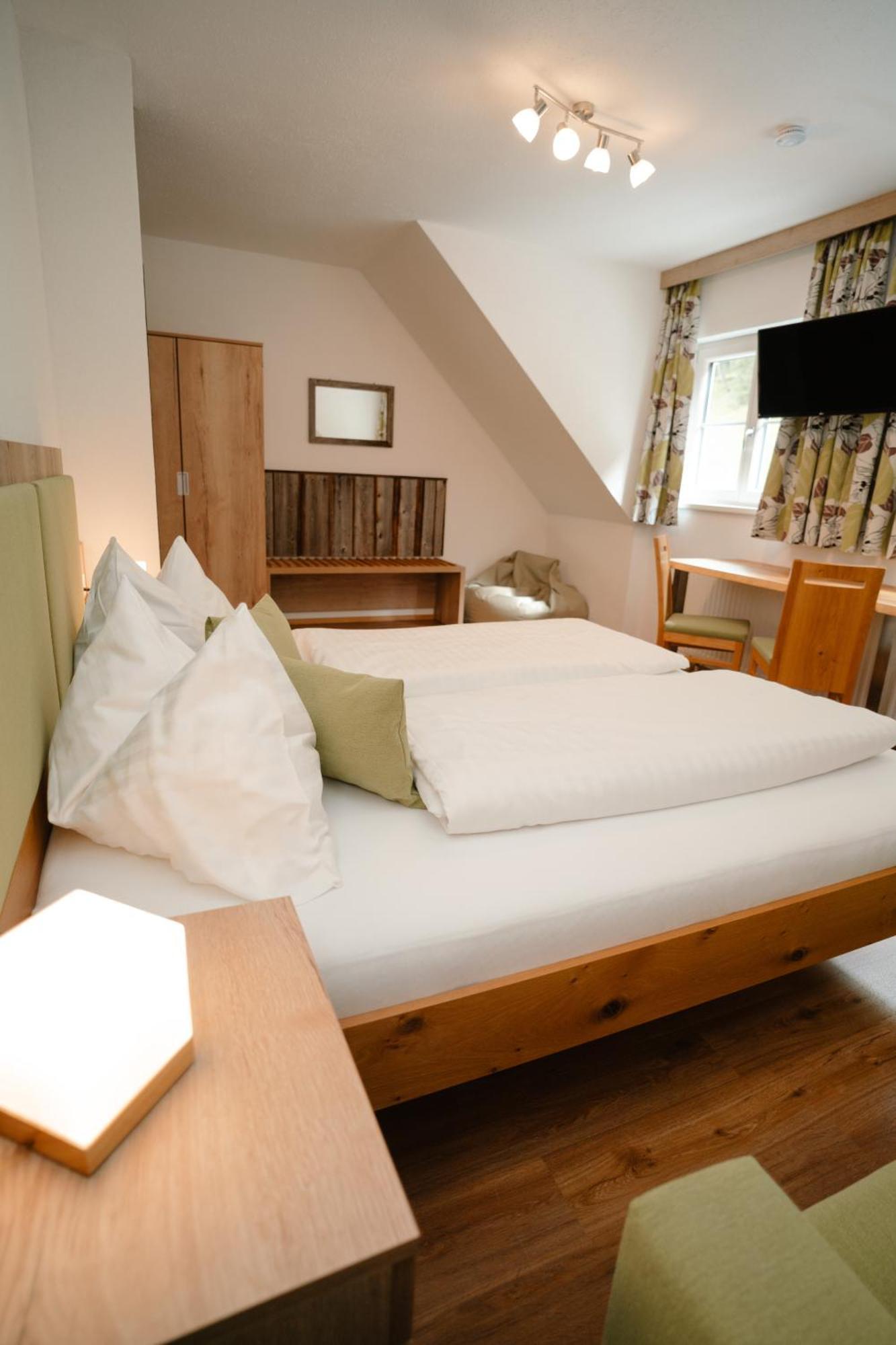 Ertlschweigerhaus Pension - Appartements - Zimmer Donnersbach Eksteriør bilde